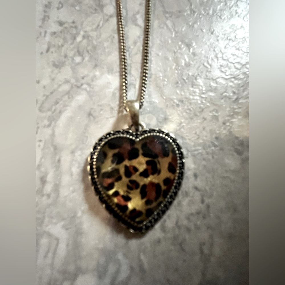 OS Gold Leopard Costume Jewelry Necklace